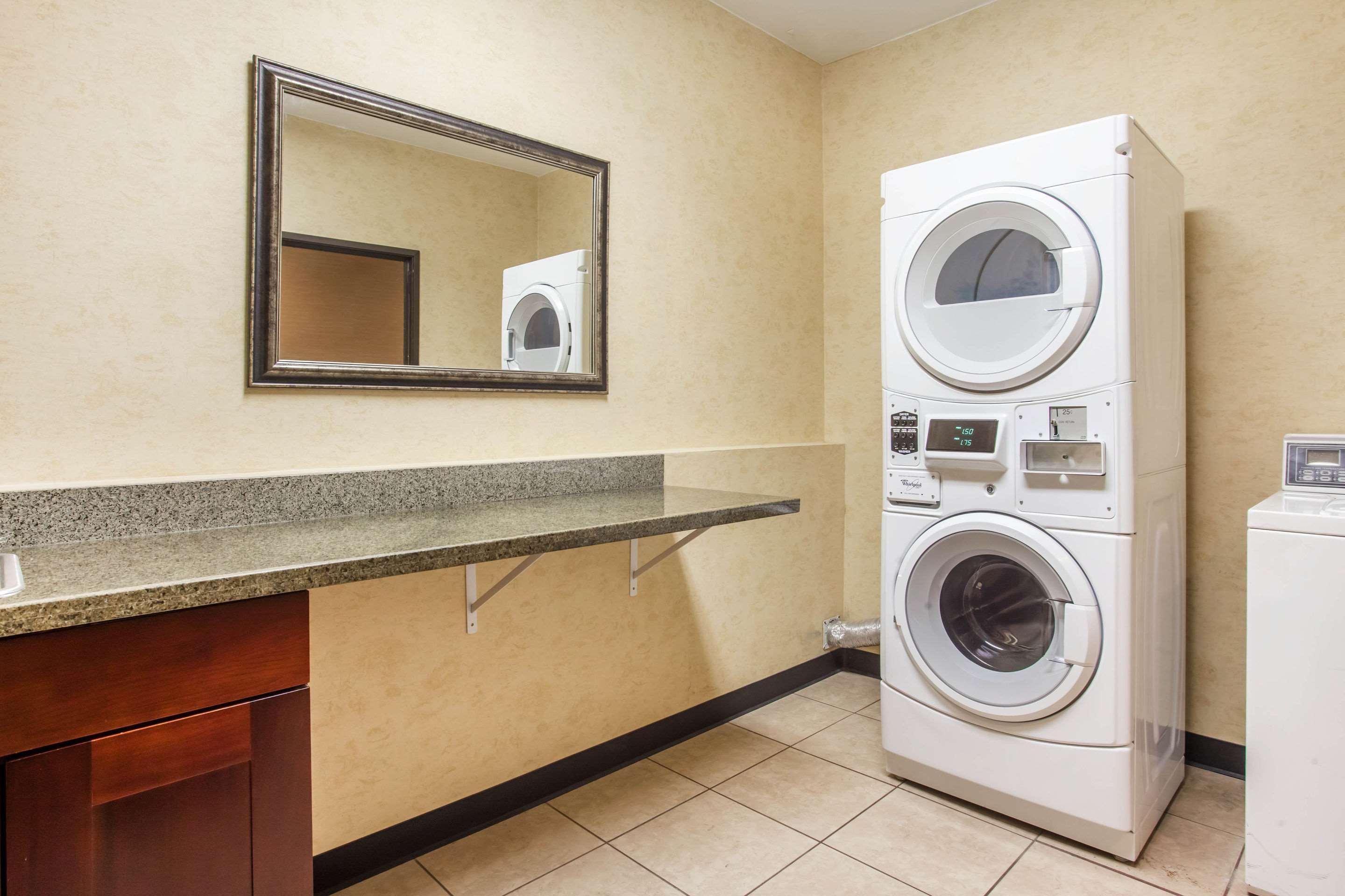 Comfort Suites Near Vancouver Mall Екстериор снимка
