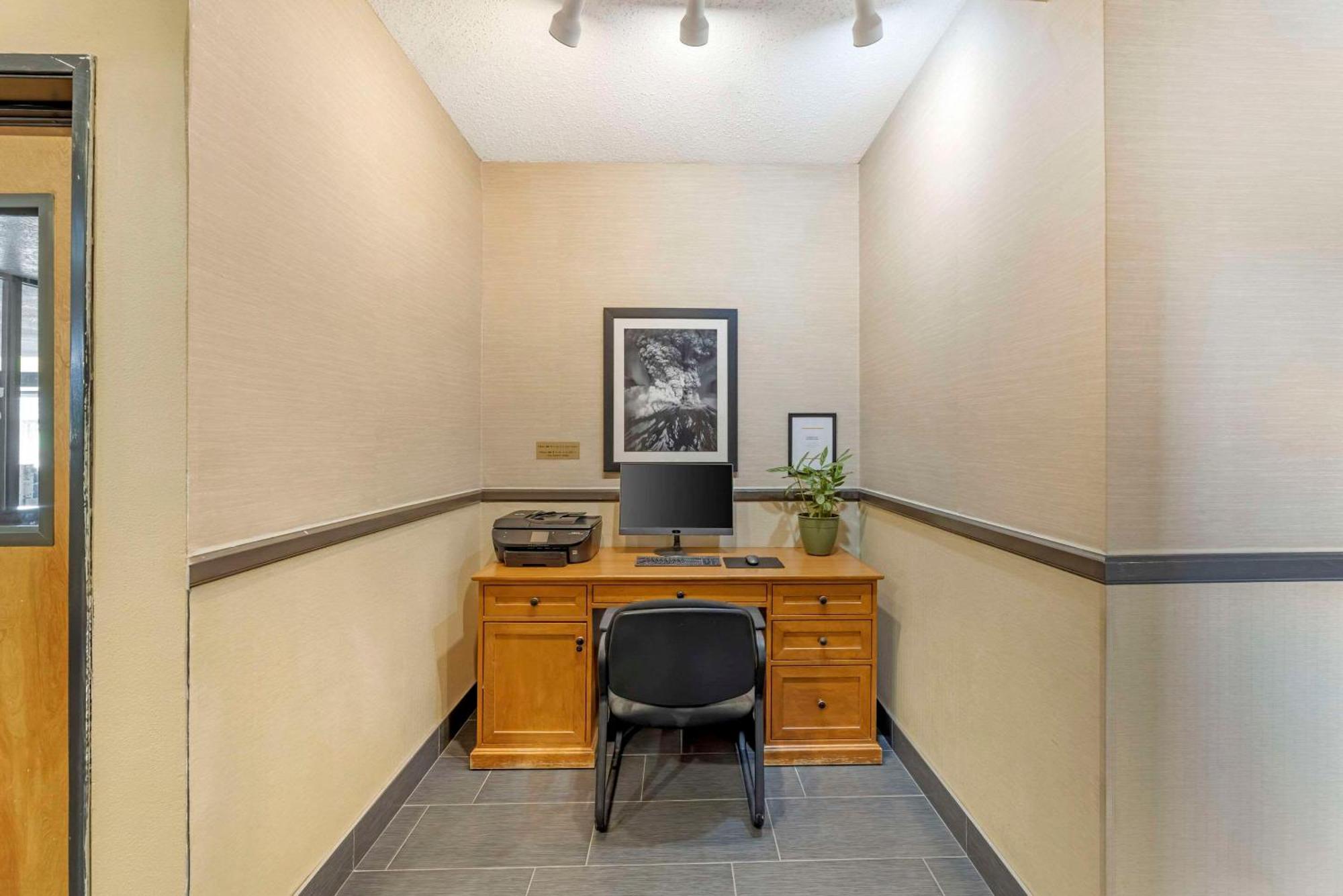 Comfort Suites Near Vancouver Mall Екстериор снимка
