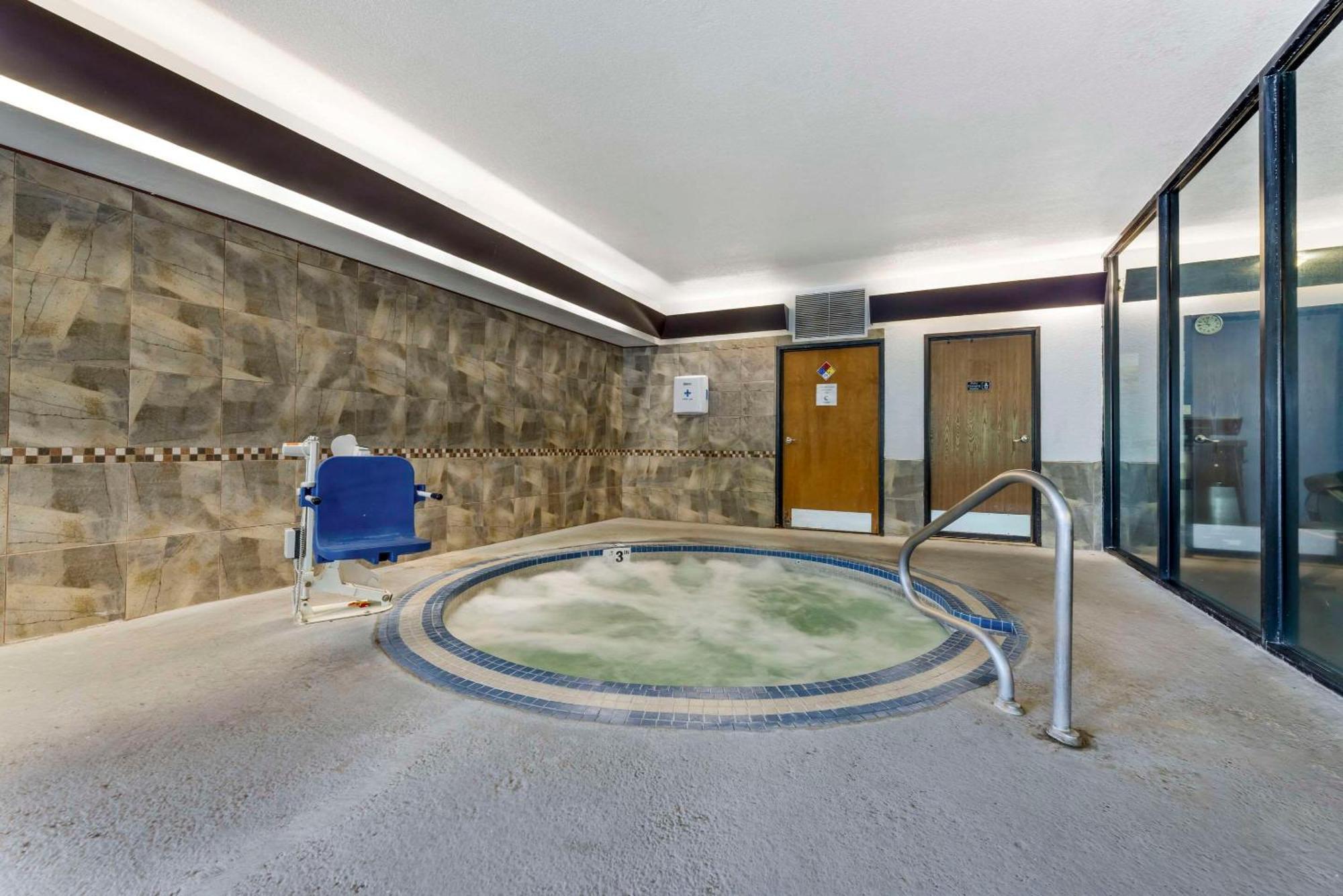 Comfort Suites Near Vancouver Mall Екстериор снимка