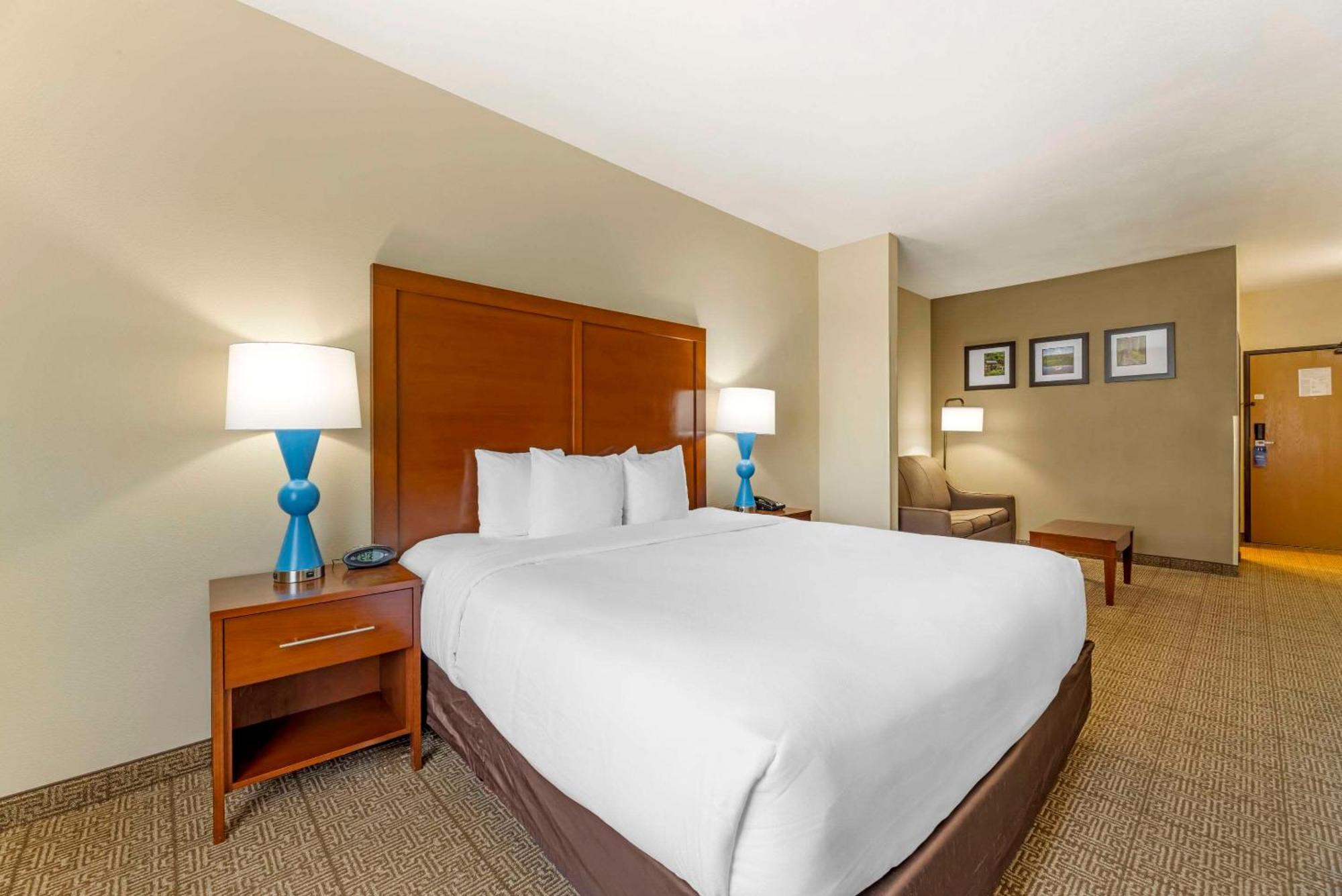 Comfort Suites Near Vancouver Mall Екстериор снимка