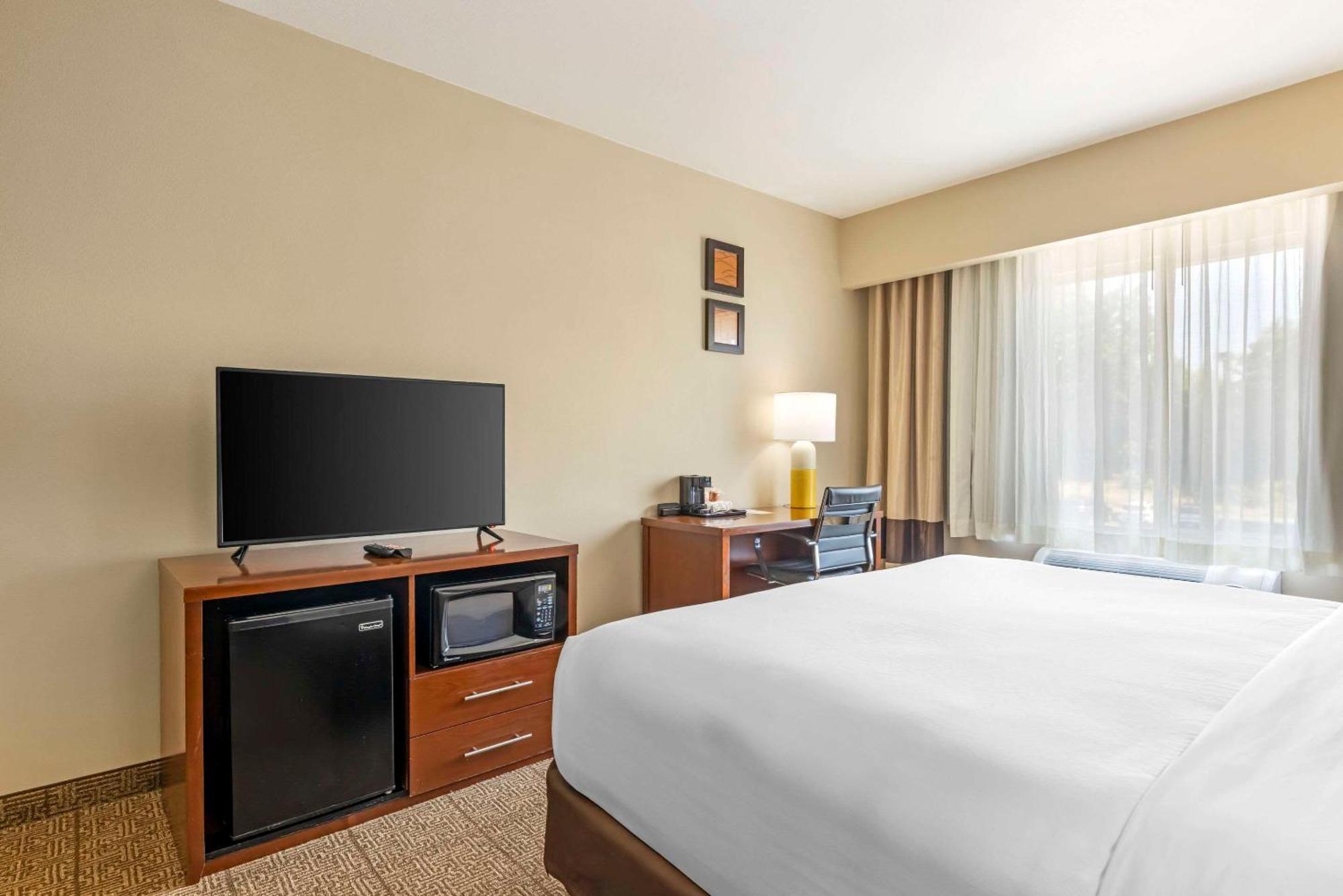 Comfort Suites Near Vancouver Mall Екстериор снимка