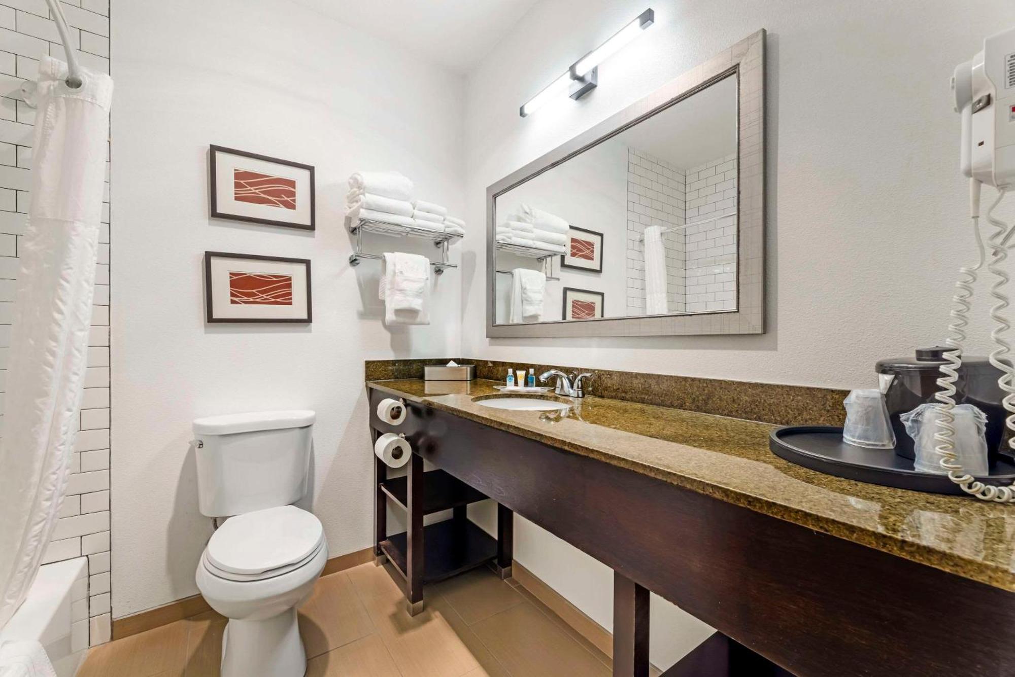 Comfort Suites Near Vancouver Mall Екстериор снимка
