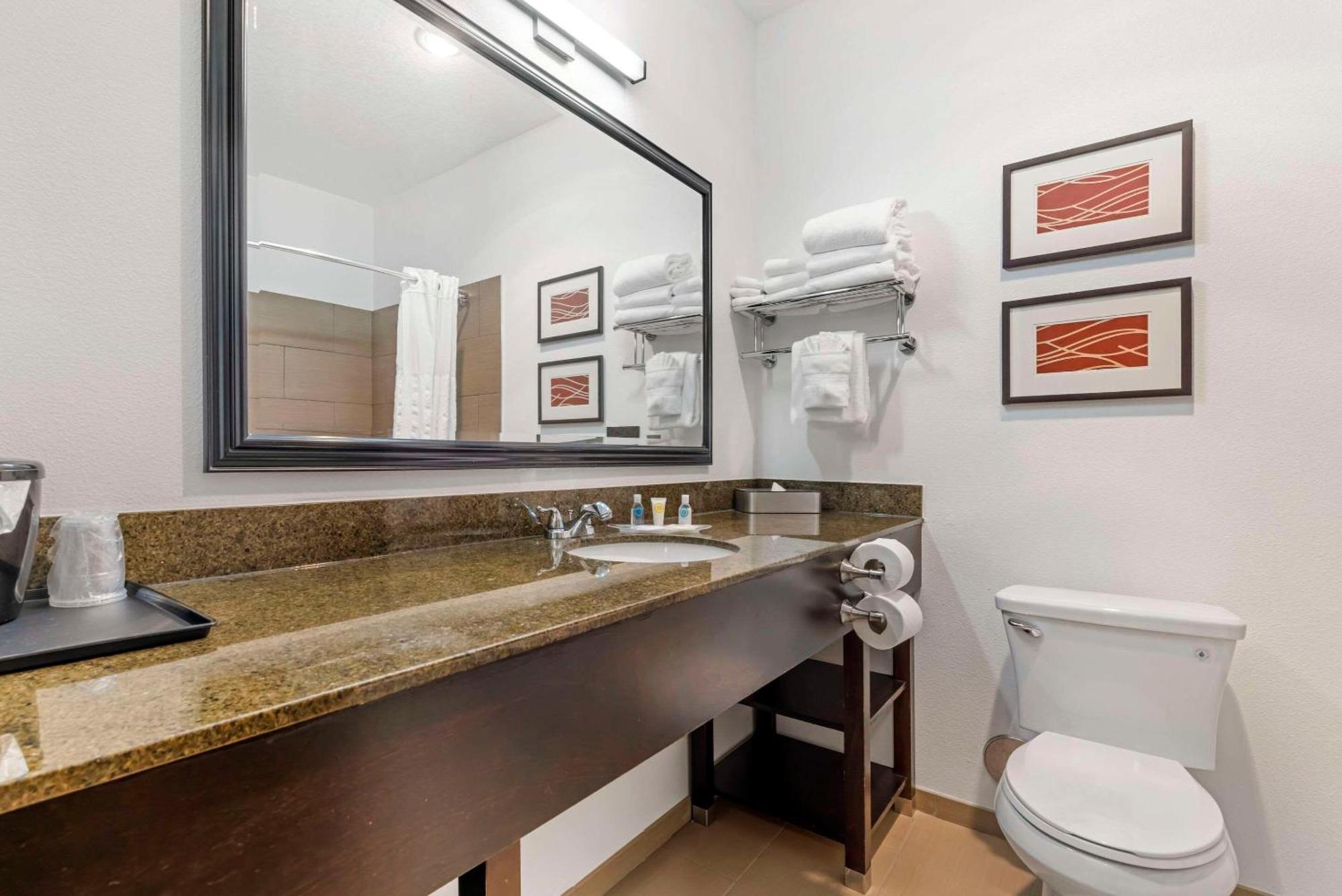 Comfort Suites Near Vancouver Mall Екстериор снимка
