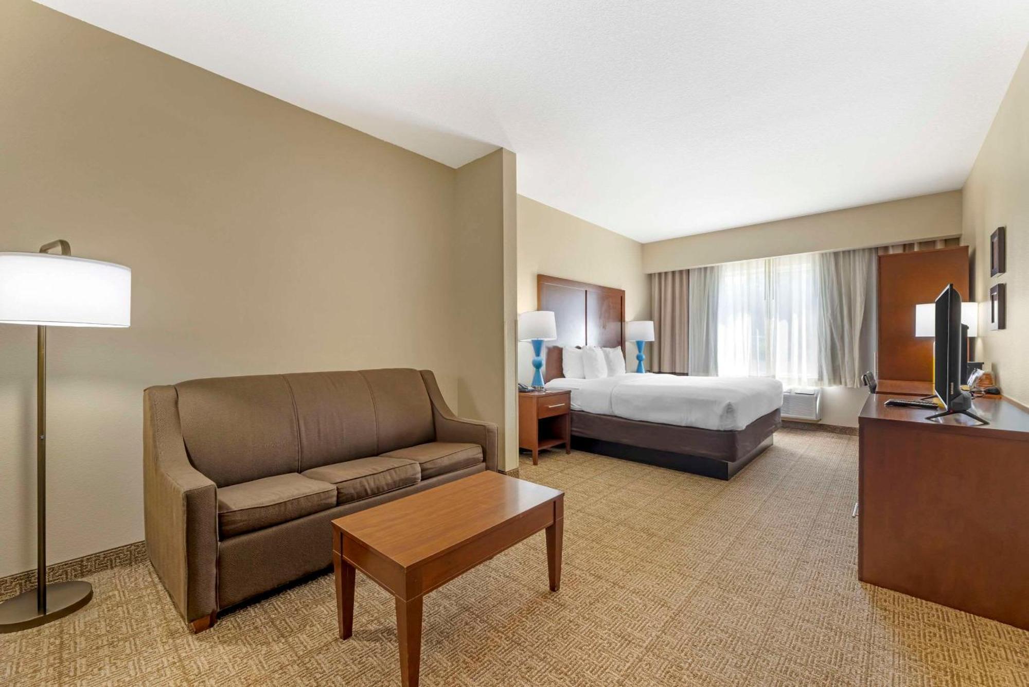 Comfort Suites Near Vancouver Mall Екстериор снимка