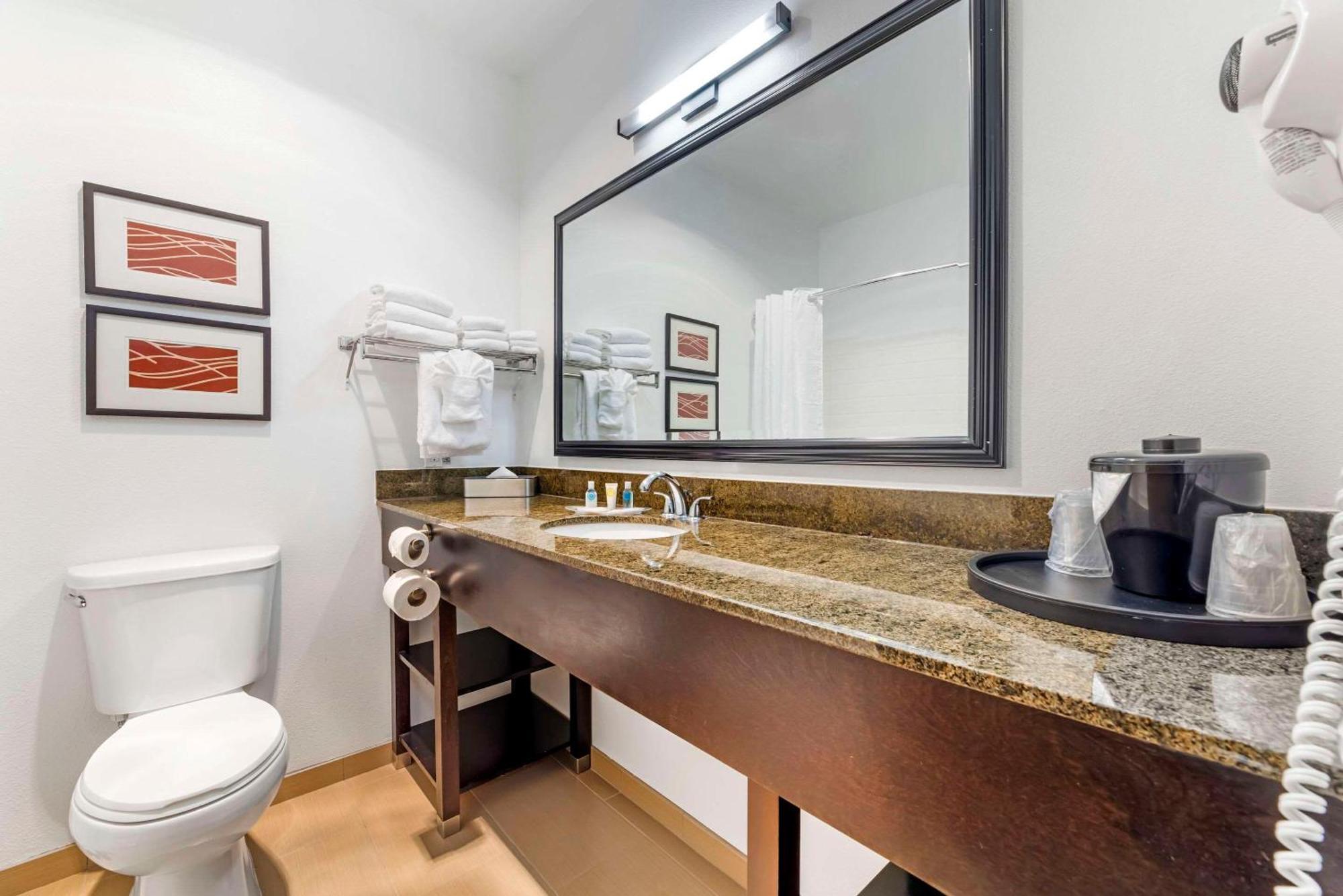 Comfort Suites Near Vancouver Mall Екстериор снимка