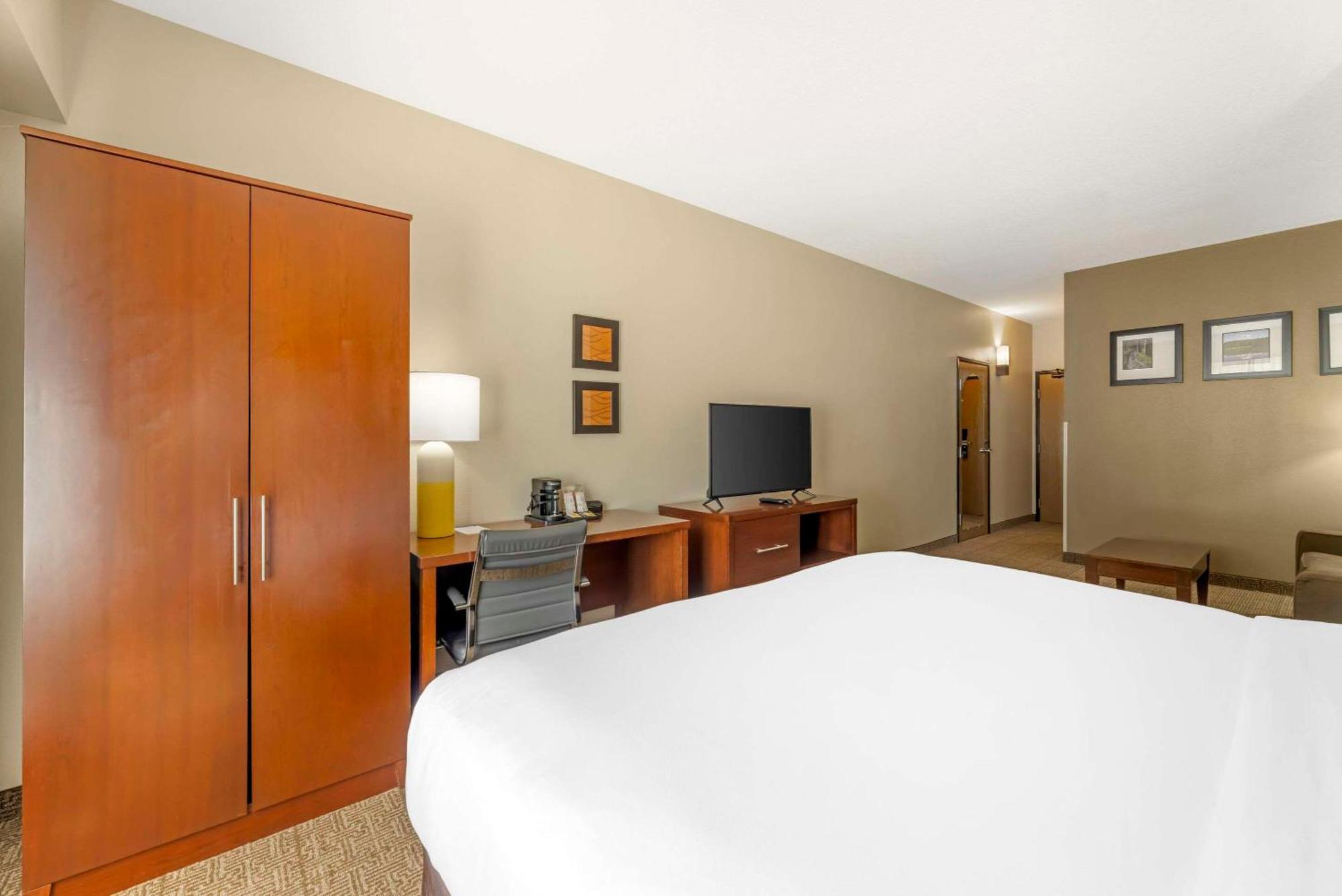 Comfort Suites Near Vancouver Mall Екстериор снимка
