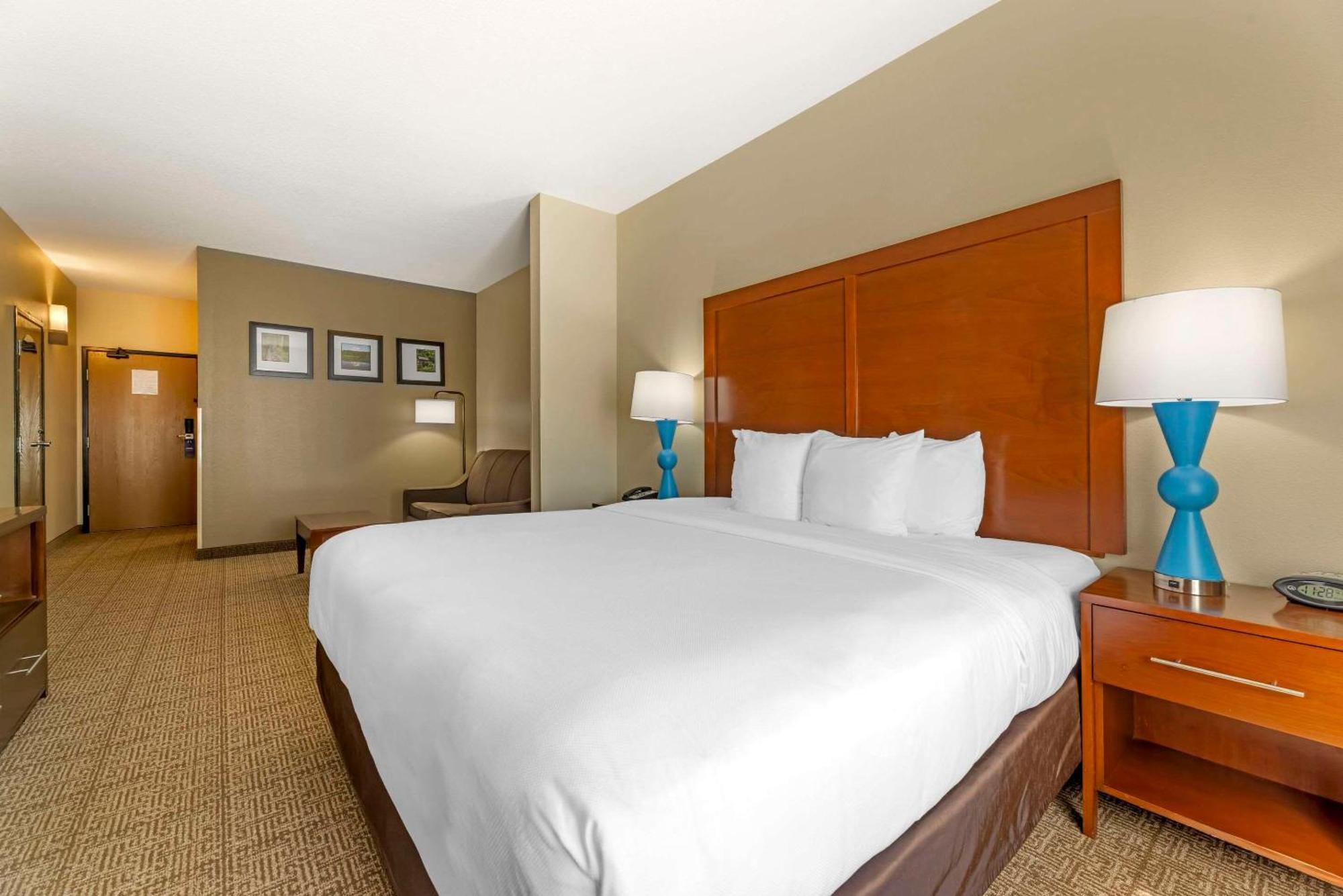 Comfort Suites Near Vancouver Mall Екстериор снимка