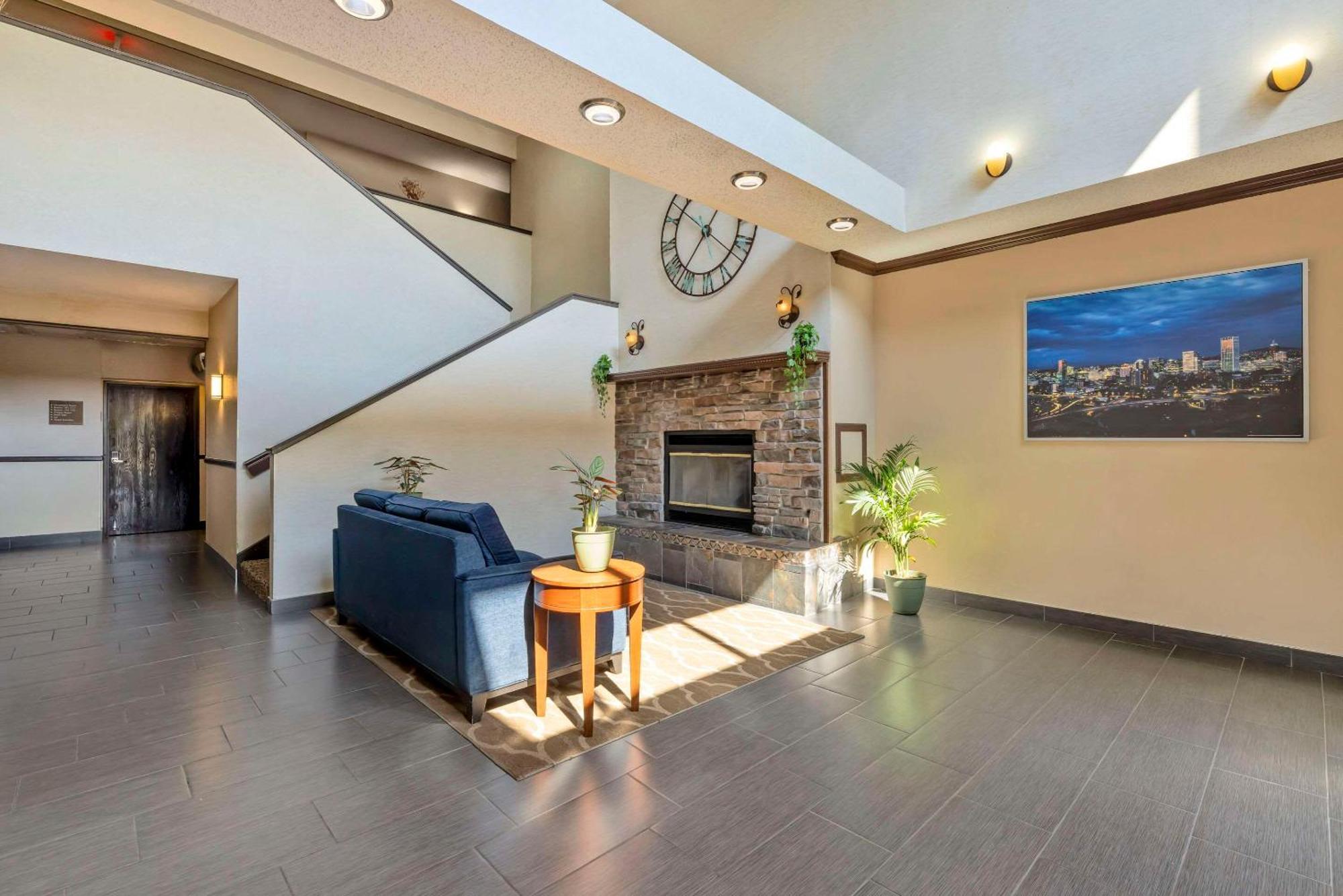 Comfort Suites Near Vancouver Mall Екстериор снимка